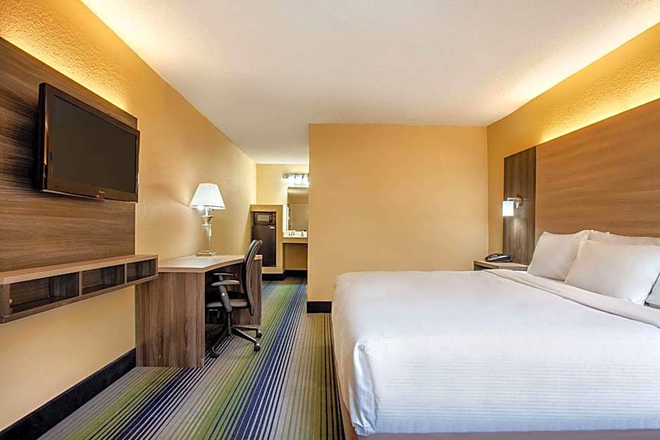 Baymont by Wyndham McDonough