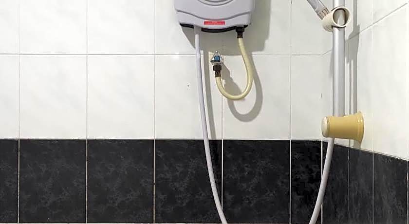 The Upper Deck Hotel