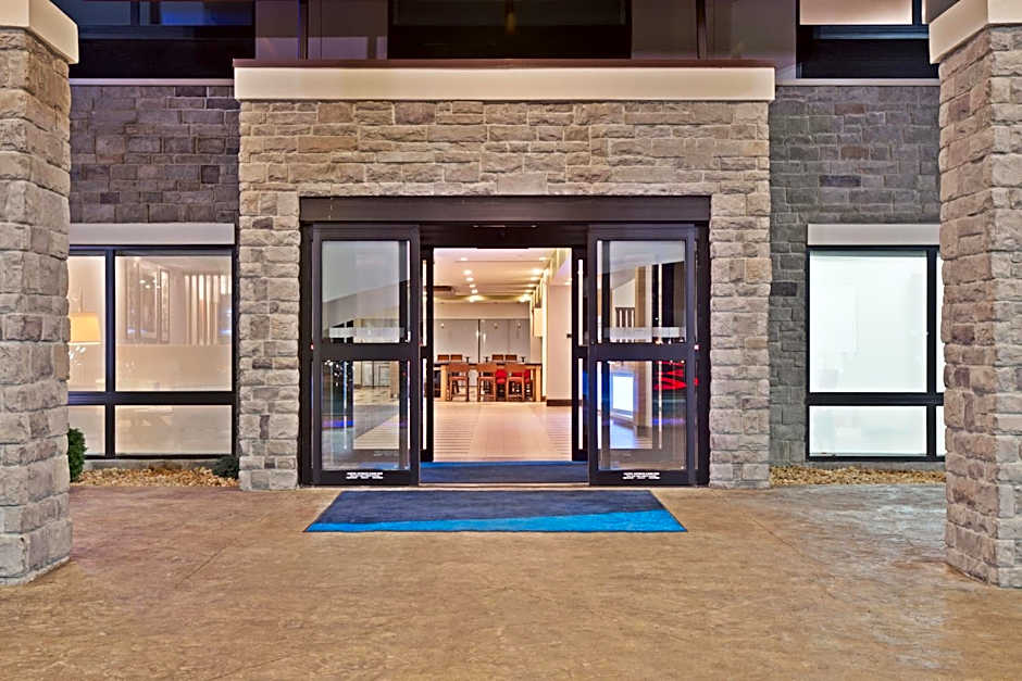 Holiday Inn Express & Suites Uniontown By IHG
