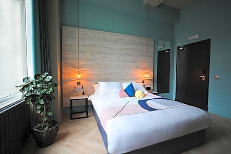 Private Double Bed - Shared Facilities