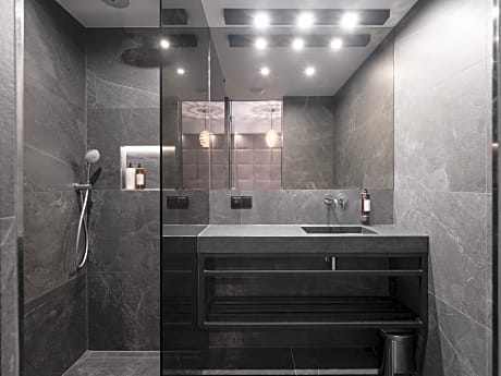 Art Suite with King-size bed