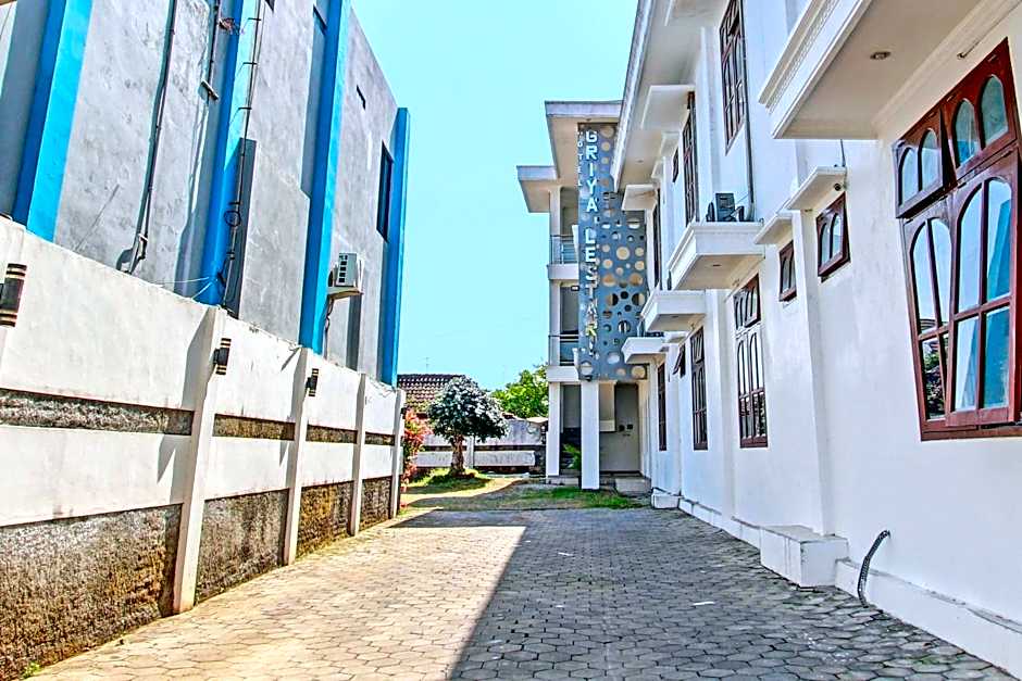 OYO 93011 Hotel Griya Lestari Pati 2