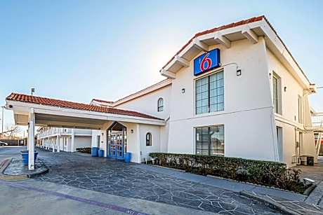 Motel 6-Grand Prairie, TX - Interstate 30
