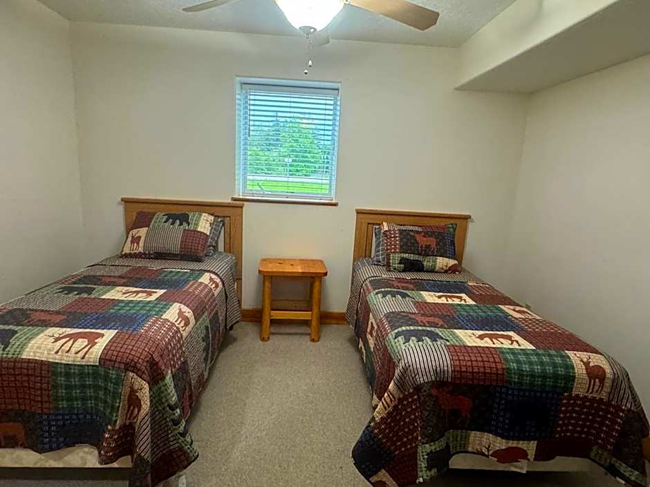 The River Condos Hot Tub Fireplace Family & Pet Friendly River Front 2 to 6 bedroom condos dock