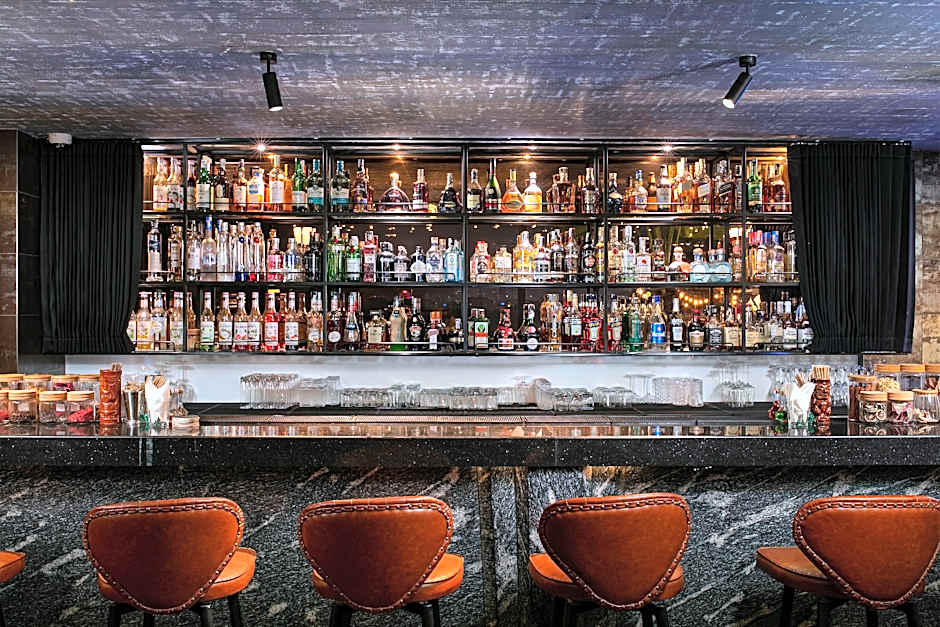 La Mejor Hotel & Sky Bar