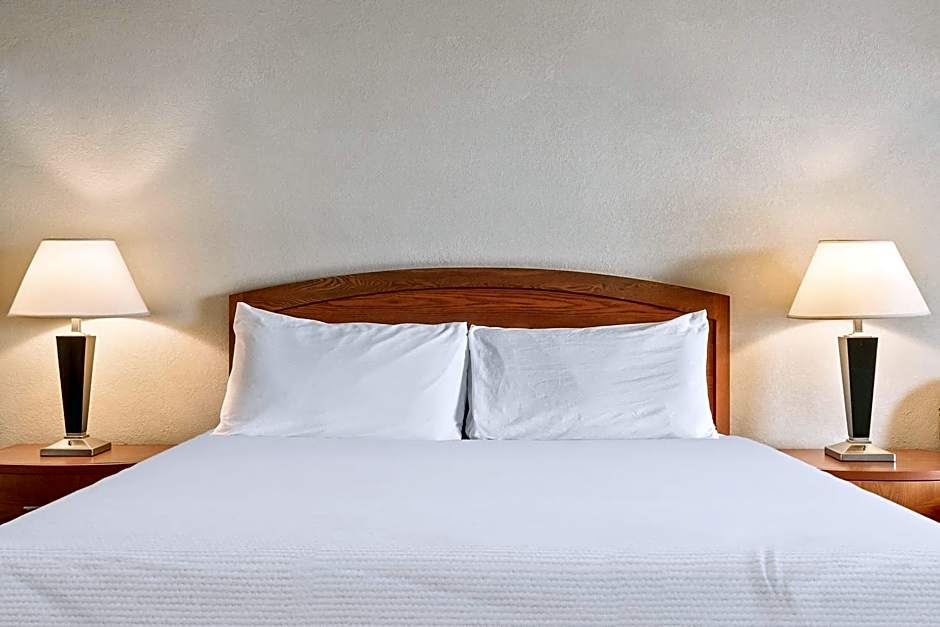 Golden Sails Hotel