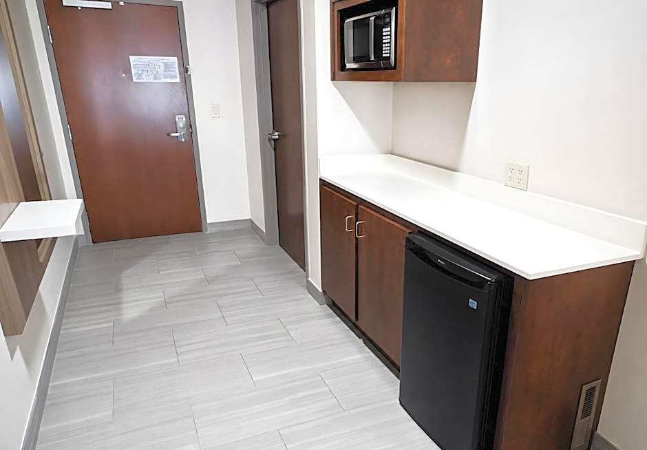 Holiday Inn Express & Suites Huntsville Airport By IHG