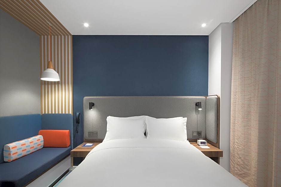 HOLIDAY INN EXPRESS Shanghai Tourism Zone