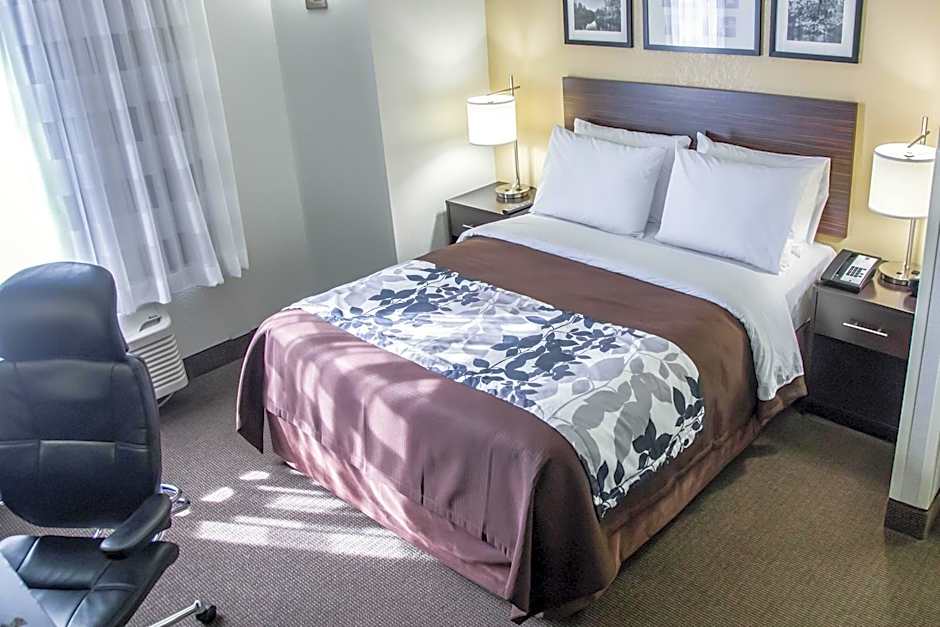 Photo 1 of 6 of 1 Queen Bed