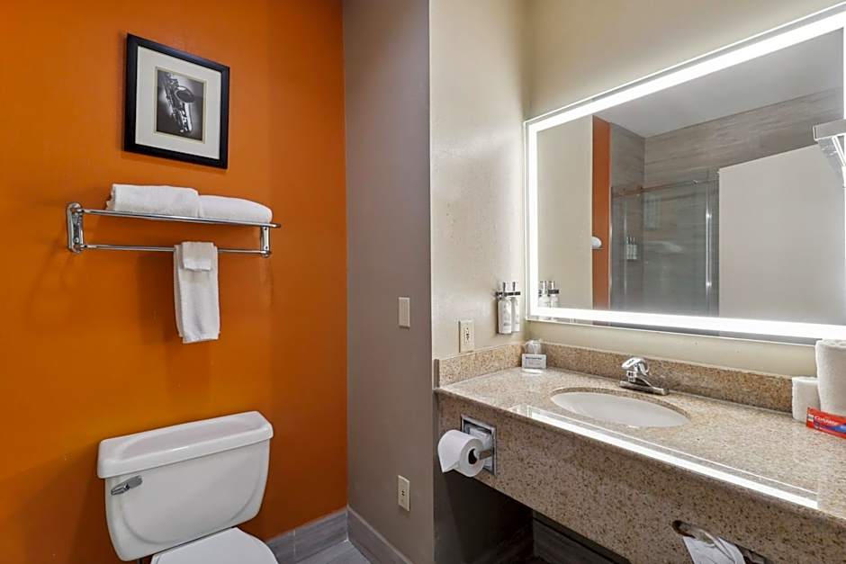 Photo 1 of 1 of 2 Queen Beds, Mobility Accessible, Bathtub