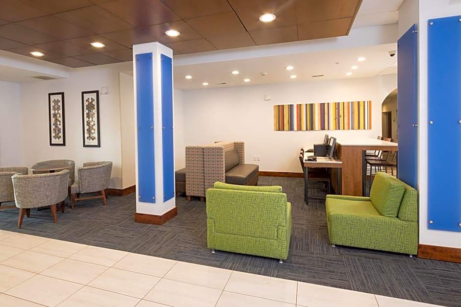 Holiday Inn Express Hotel & Suites Detroit-Utica By IHG