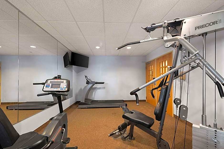 Rodeway Inn & Suites