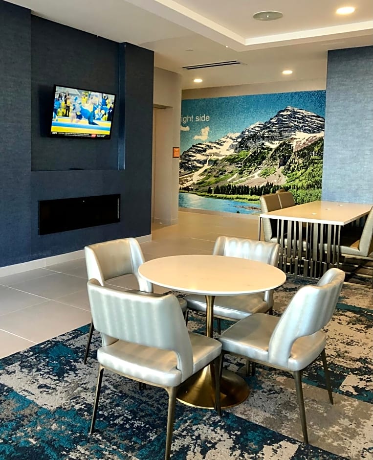 La Quinta Inn & Suites by Wyndham Denver Parker