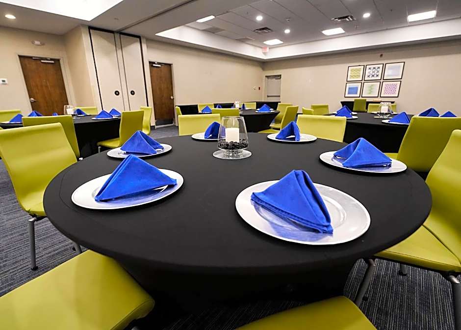 Holiday Inn Express Charleston-Civic Center By IHG