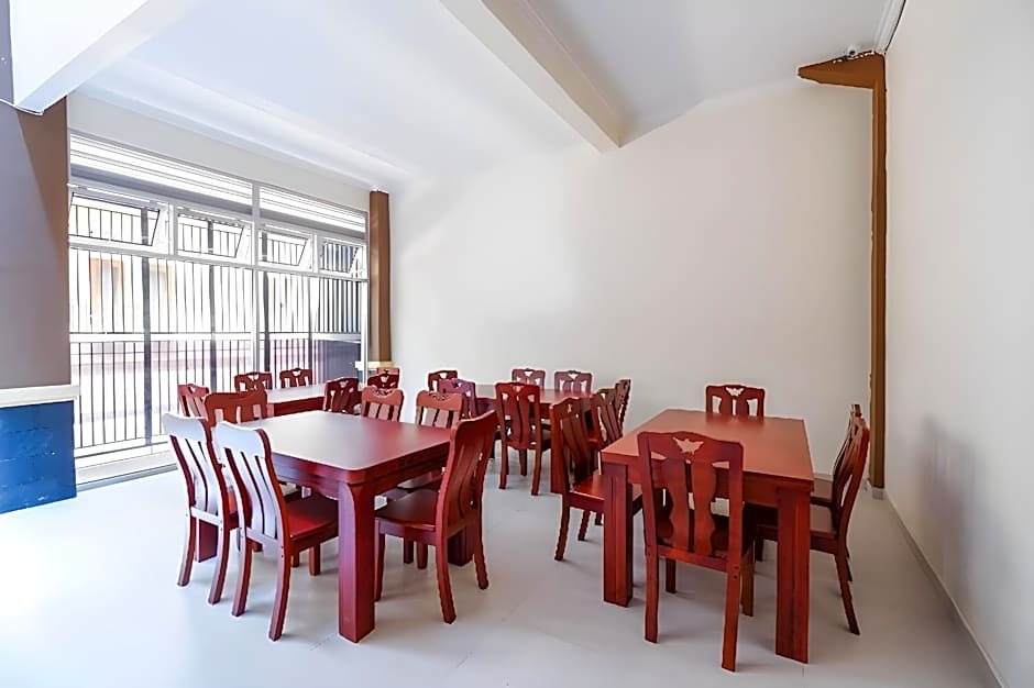 Shabrina Homestay Syariah Terminal Tirtonadi Solo RedPartner