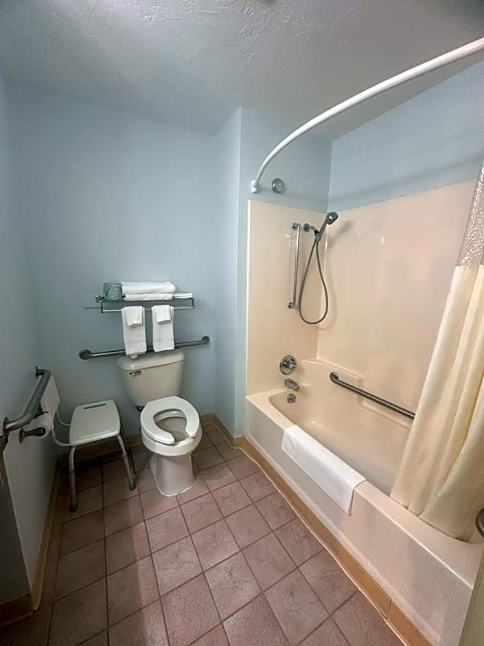 Pictured Rocks Inn and Suites