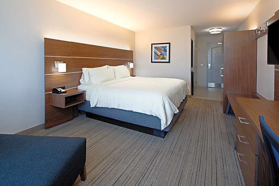 Holiday Inn Express Fresno South By IHG