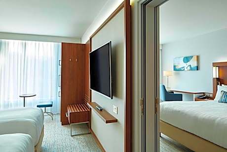 GUEST ROOM, FAMILY, SUPERIOR, KING BED, SOFA