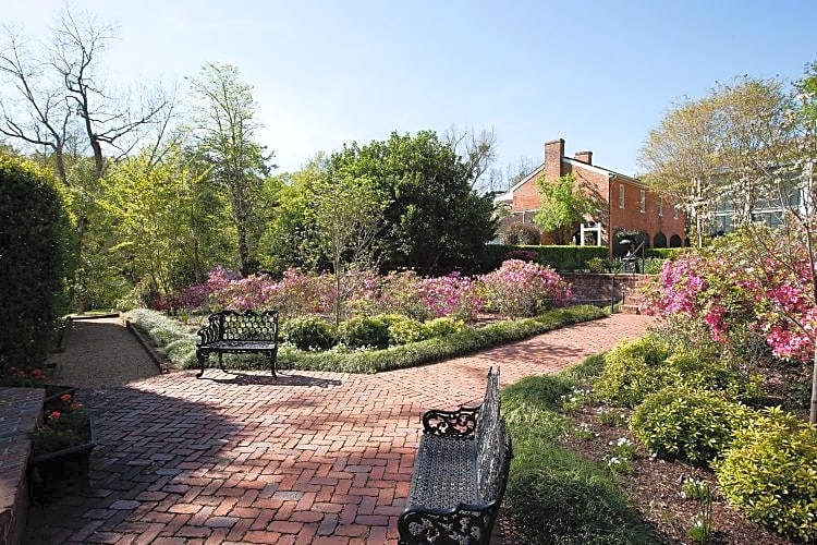 Monmouth Historic Inn