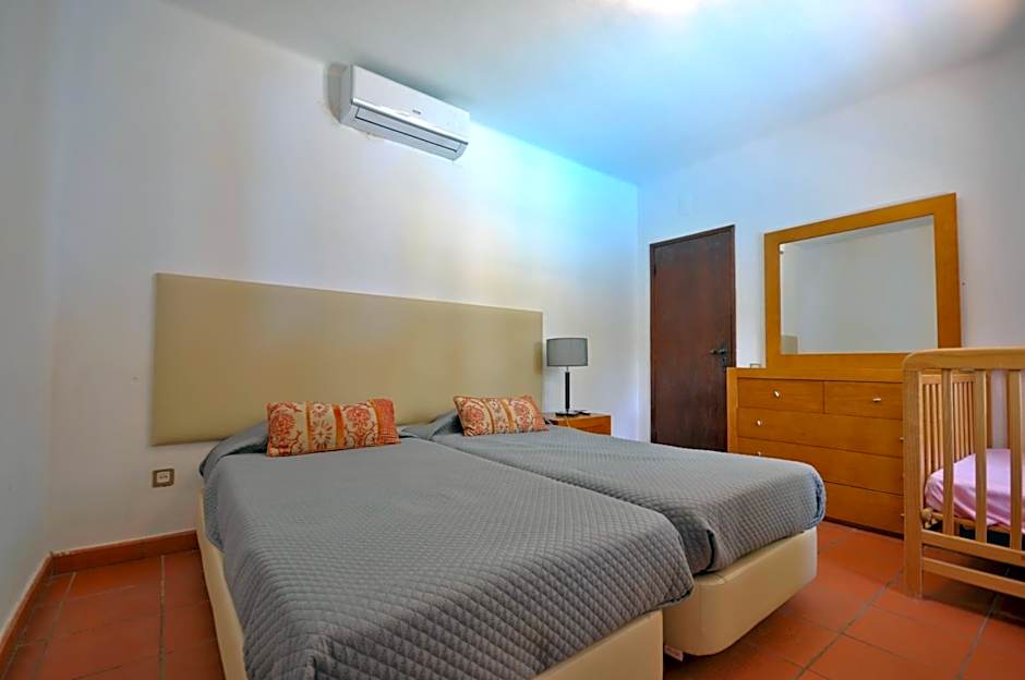 Perfect Retreat Overlooking Pinhal Golf Course, Private pool, Off-street parking