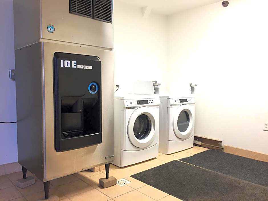 Burnsville Inn & Suites