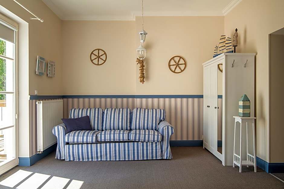 Dwór Złotopolska Dolina Mansion House