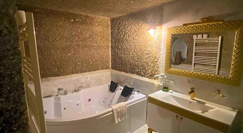 Antique Terrace Suites