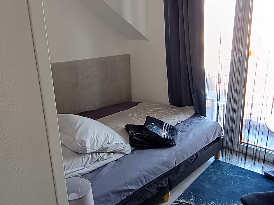 Photo 1 of 6 of Deluxe 1 King Bed