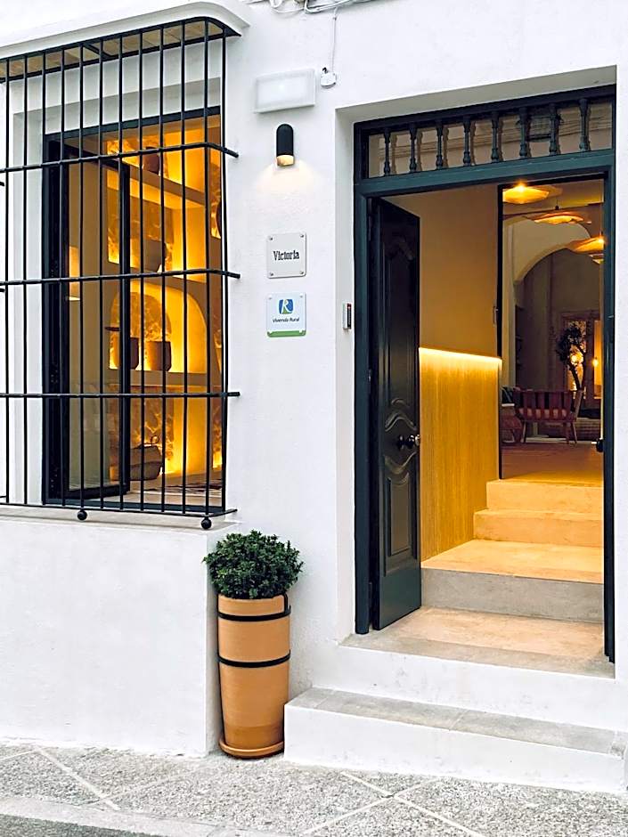 VICTORIA - by Ático73