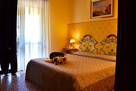 Double Room with Private External Bathroom