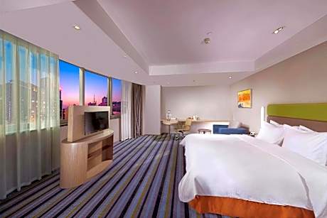 Standard King Room with City View