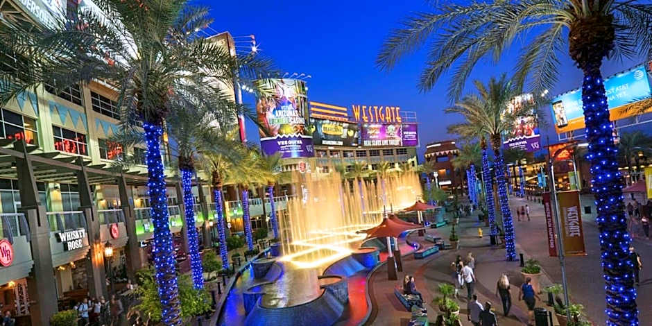 Holiday Inn Express & Suites Phoenix - Glendale Sports Dist By IHG