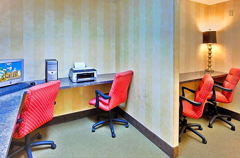 Holiday Inn Express Delano Highway 99 By IHG
