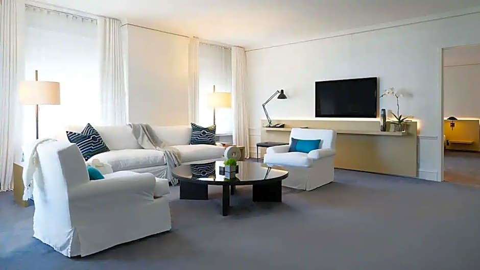 The Chicago Hotel Collection Ambassador Gold Coast