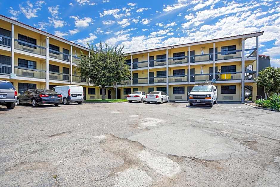 La Quinta Inn by Wyndham Costa Mesa / Newport Beach