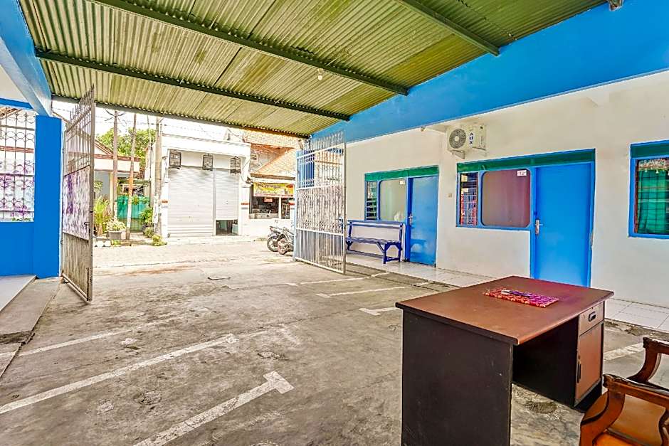 OYO Life 90523 Homestay Jenggolo