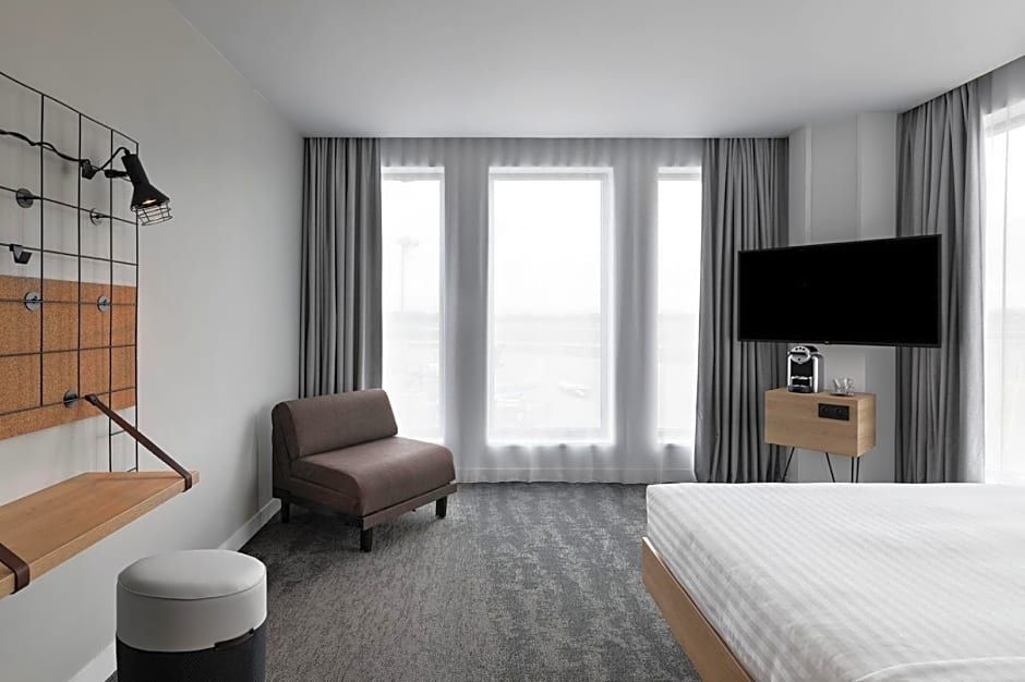 Moxy Lyon Airport