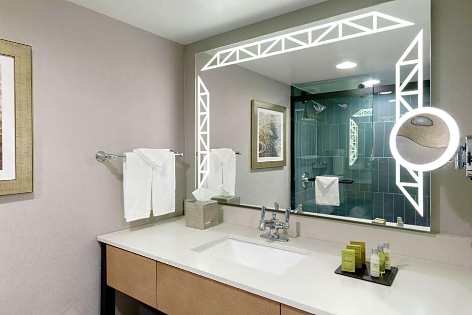 DoubleTree by Hilton Perimeter Park