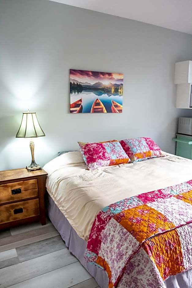 The Jypsy Inn / Muskoka