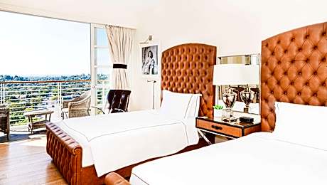 Deluxe City View Two Doubles