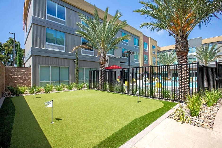 Home2 Suites by Hilton Carlsbad, CA