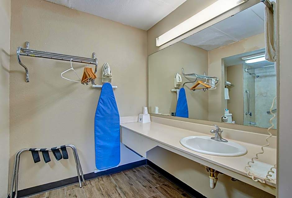 Americas Best Value Inn - Laredo