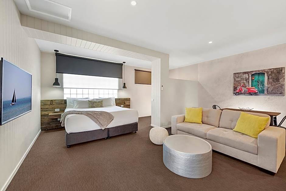 Moonlight Bay Apartments