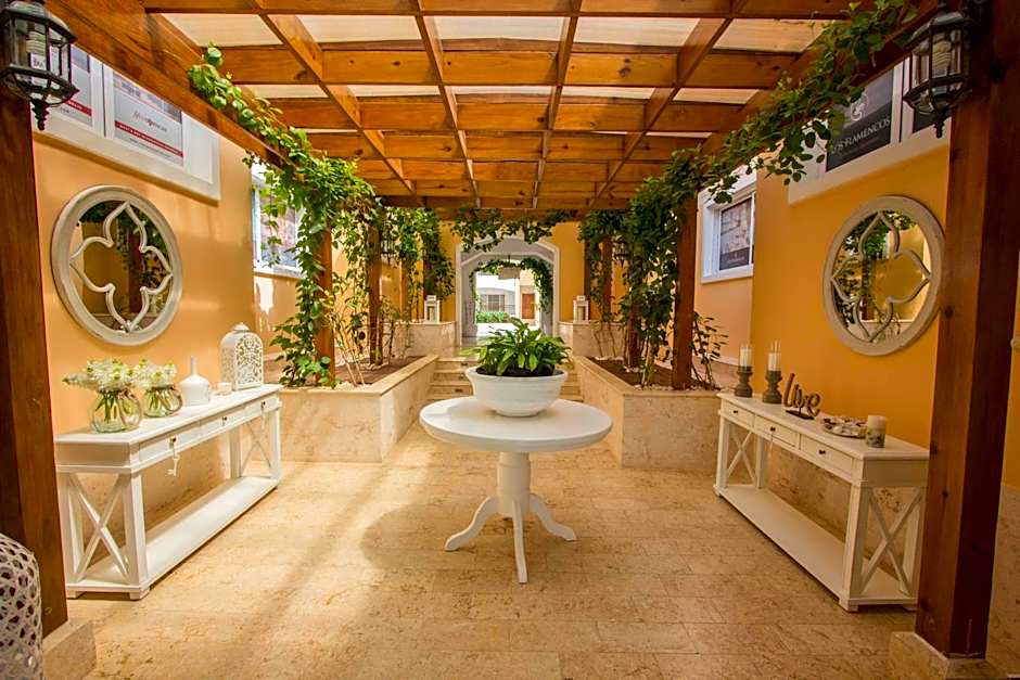 Los Flamencos Aparthotel Beach Club