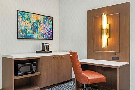 Deluxe One-Bedroom Suite