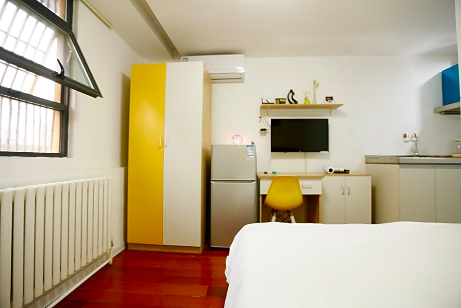 Xi'An Busy Hotel Bell Tower City Wall