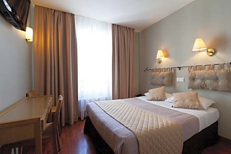 Hotel COSMOTEL MARAIS REPUBLIQUE PARIS