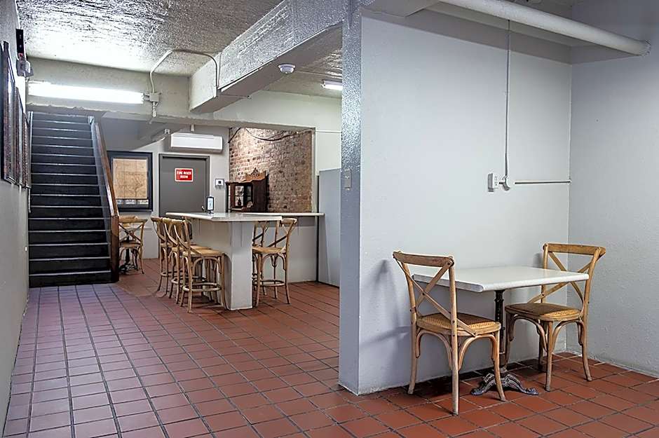 Gardner Hotel & Hostel
