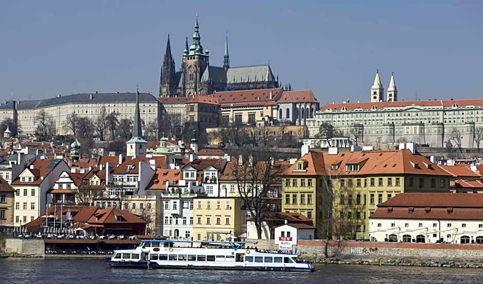 Occidental Praha Five