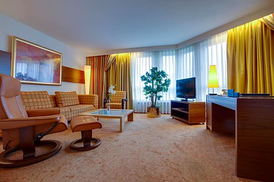 Photo 1 of 3 of Suite